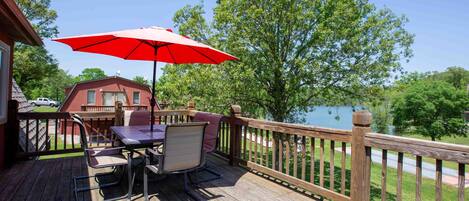 Enjoy relaxing on the deck with beautiful views of the lake!