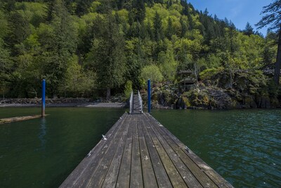 "The Lodge on Harrison Lake" (Suite #2)