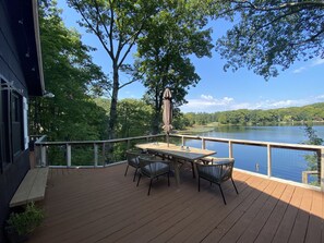 Large back deck overlooking the lake, table sits 6-8, gas grill