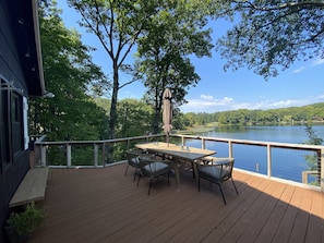 Large back deck overlooking the lake, table sits 6-8, gas grill