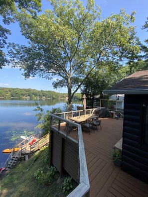 Large back deck overlooking the lake, table sits 6-8, gas grill