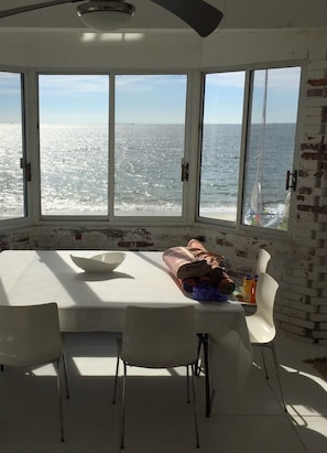 Sunroom/breakfast