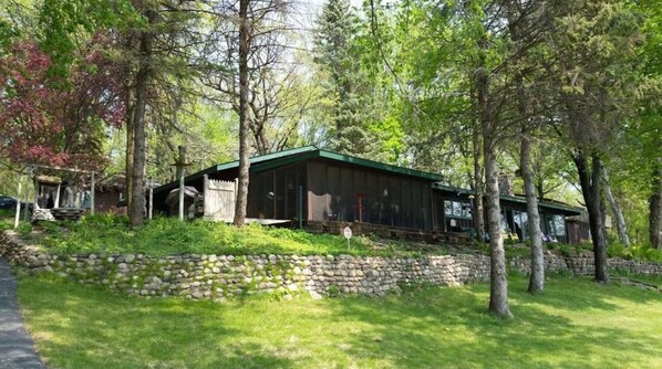 Cabin south-faces towards lake. Screen porch w Cabin 1 on left. Cabin 2 on right