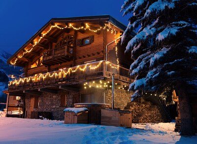 Four star luxury traditional 5 bedroom chalet with sauna & hot tub sleeps 10