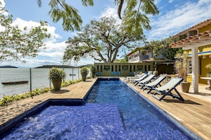 Pool view,Sea view