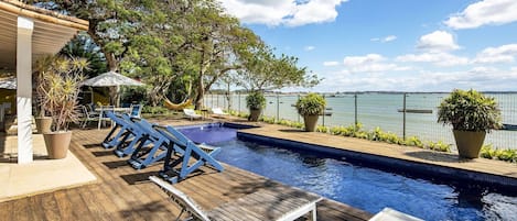 Pool view,Sea view