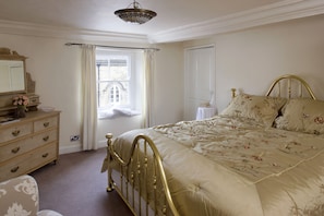 Gold brm with superking size bed