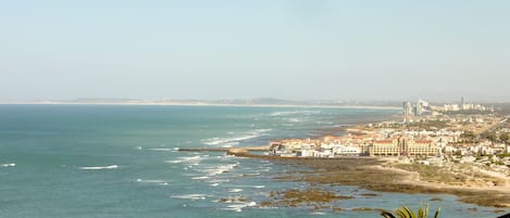 Blick vom Balkon auf die False Bay und Table Mountain