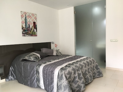 AQUA LUXURY SUITE LOS CRISTIANOS, WITH WIFI, A / C, PARKING SPACE