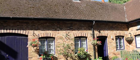 Coachman's Cottage Courtyard