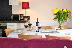 Bowes Barn 4 Star nr Beamish, Newcastle & Durham - Sleeps 3. Full fitted kitchen