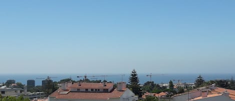 Vista para praia/oceano