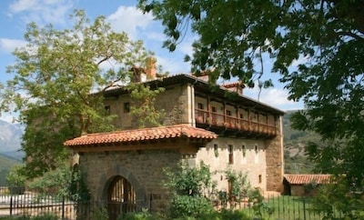 Casa rural (alquiler íntegro) La Torre de Perrozo para 20 personas