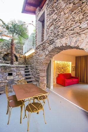 Ca. 15 m² große Terrasse