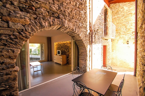Ca. 15 m² große Terrasse