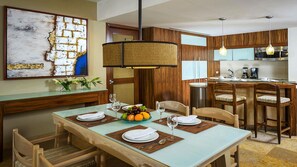 Grand Bliss Kitchen/Dining