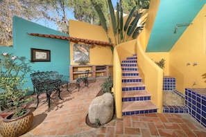 Courtyard with outdoor shower