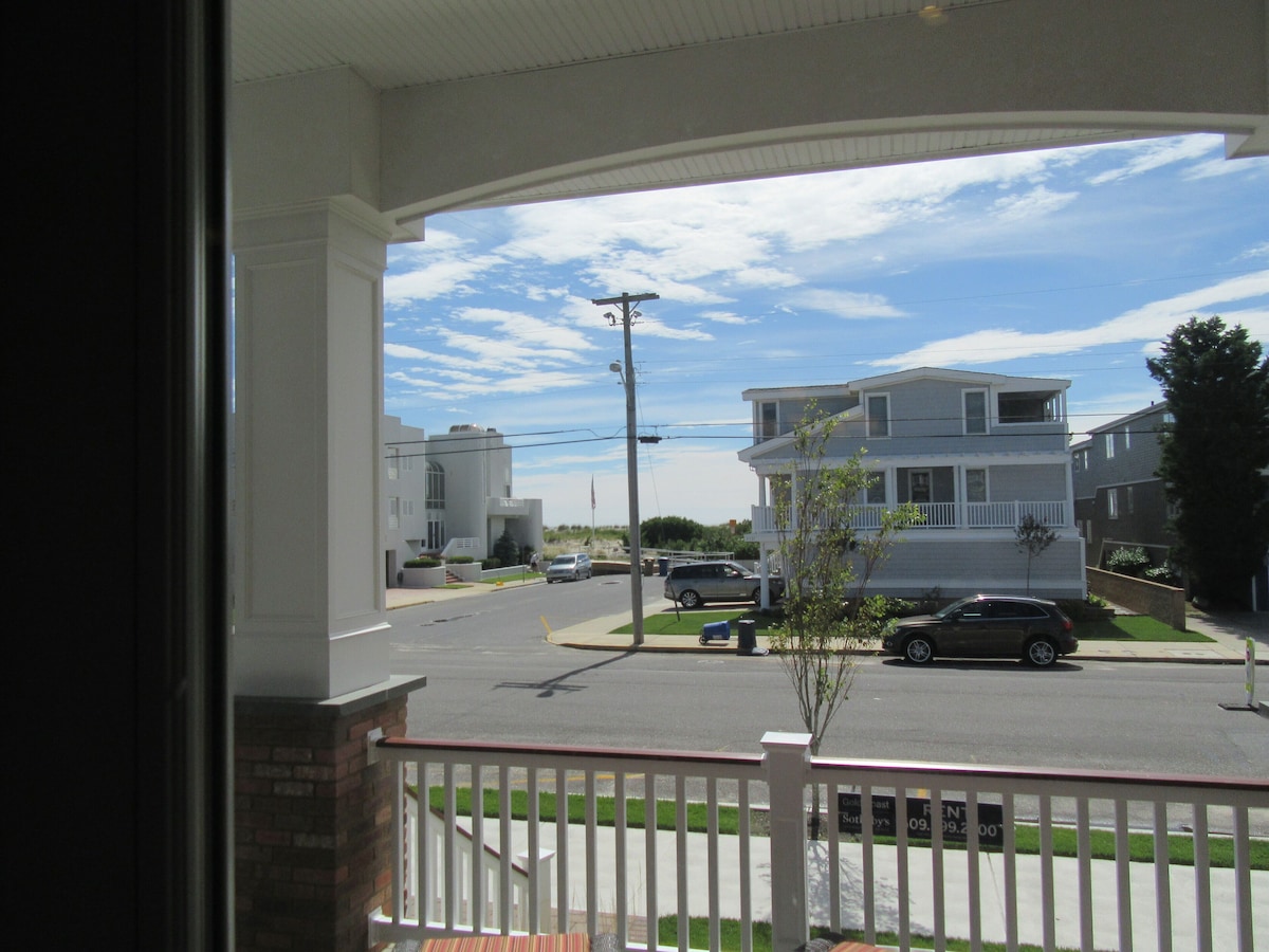 Beach Block Ocean City 5-room apartment, newly built in desired Goldcoast