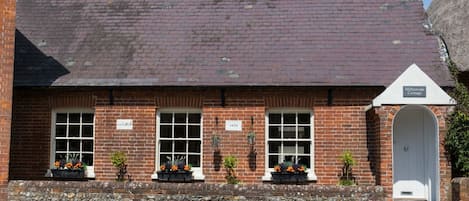 Luxury cottage on millstream