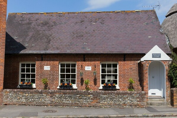 Luxury cottage on millstream