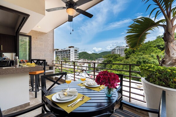 Outdoor dining