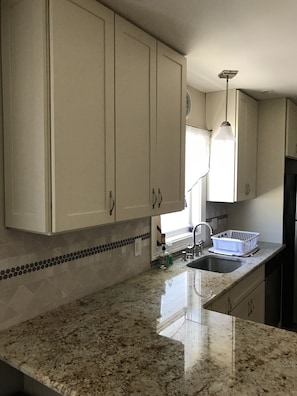 Large Kitchen with granite, tile backsplash, seating for 6