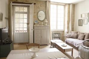 You'll walk into a bright & sunny room, the perfect base for your stay
