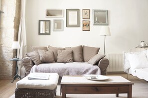 The welcoming living room which you can retreat to after a lovely day exploring
