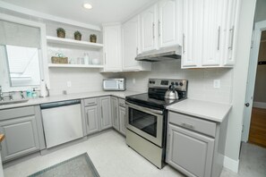 Brand new kitchen - completely renovated