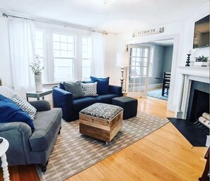 Spacious living room with cable tv