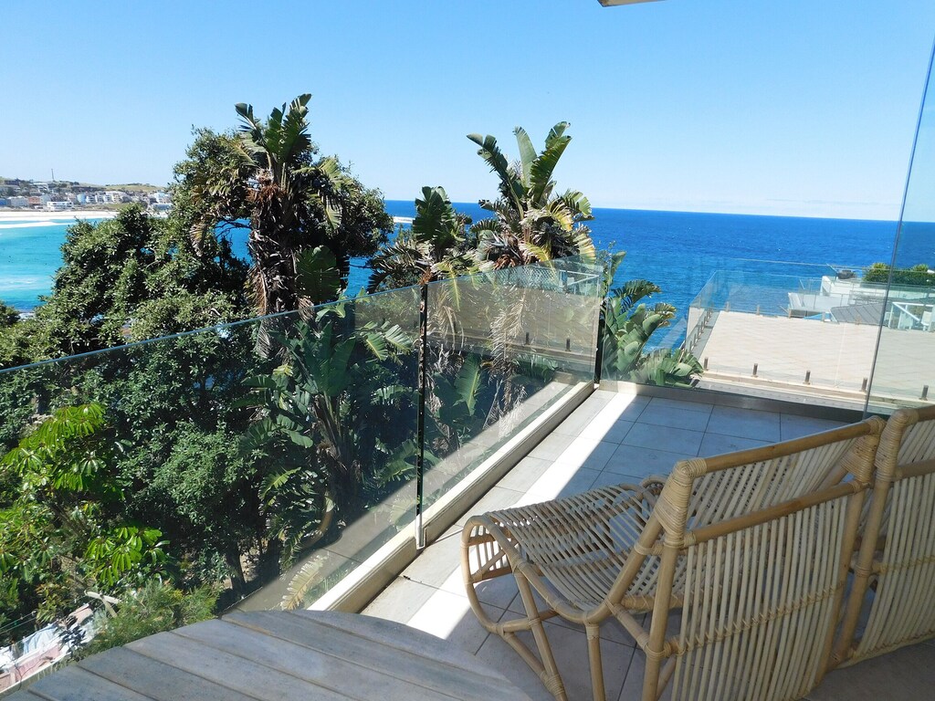 Sweeping Ocean Views Bondi Beach 2 Bedrooms Parking Bondi