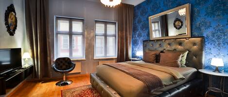 Bedroom with a view of Malostranska alley