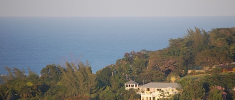 Tangerine Villa offers magnificent panoramic views of the Caribbean Ocean