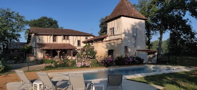 Schönes Haus mit privatem Pool in ländlicher Umgebung in der Nähe der mittelalterlichen Bastide