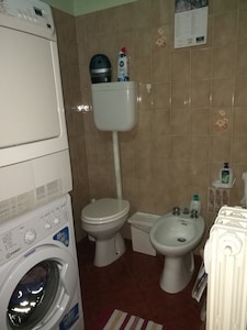 comfortable room with TV in the apartment. Whyfy free. Kitchen and washing machine 