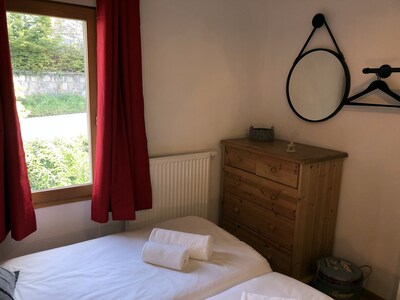 Super 3 bedroom 6 person apartment in St Gervais centre, great views & free WiFi