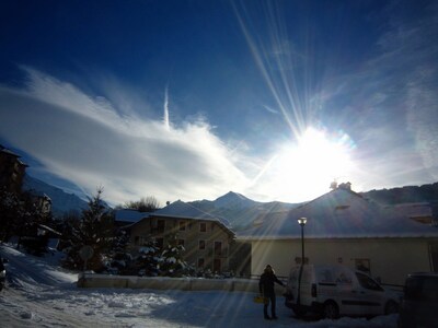 Super 3 bedroom 6 person apartment in St Gervais centre, great views & free WiFi