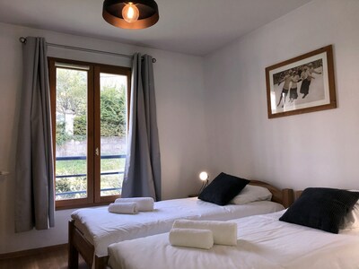 Super 3 bedroom 6 person apartment in St Gervais centre, great views & free WiFi