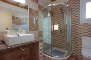 Villa Kamini enjoys luxury fitted bathrooms.