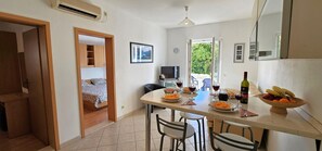 Wooding 3 open space living & dining area