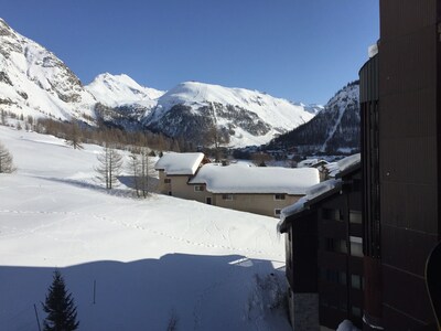 Studio 4 people, facing ski lifts, near shops winter summer