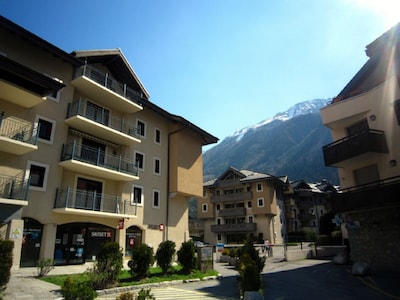 Two bedroom apartment in fabulous residence in Chamonix centre with free WiFi