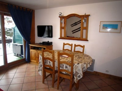 Two bedroom apartment in fabulous residence in Chamonix centre with free WiFi