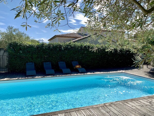 la Piscine  privée du gîte