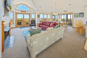 Surf or Sound Realty - 605 - Intuition - Great Room -1