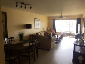 Living/dining area