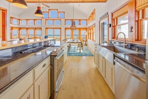 Surf or Sound Realty - 377 - Hatteras Moon - Kitchen -2