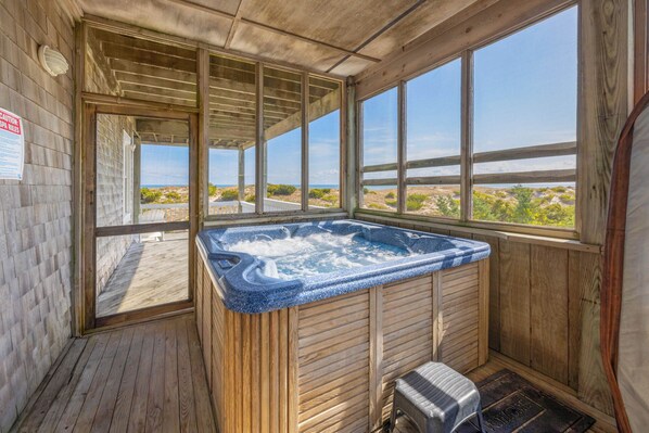 Surf or Sound Realty - 377 - Hatteras Moon - Hot Tub