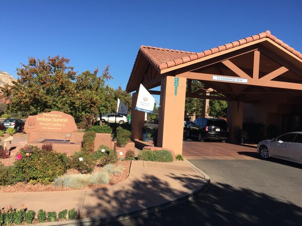 Check-in Lodge