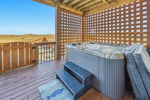 Surf or Sound Realty - 253 - Captain Beck's - Hot Tub